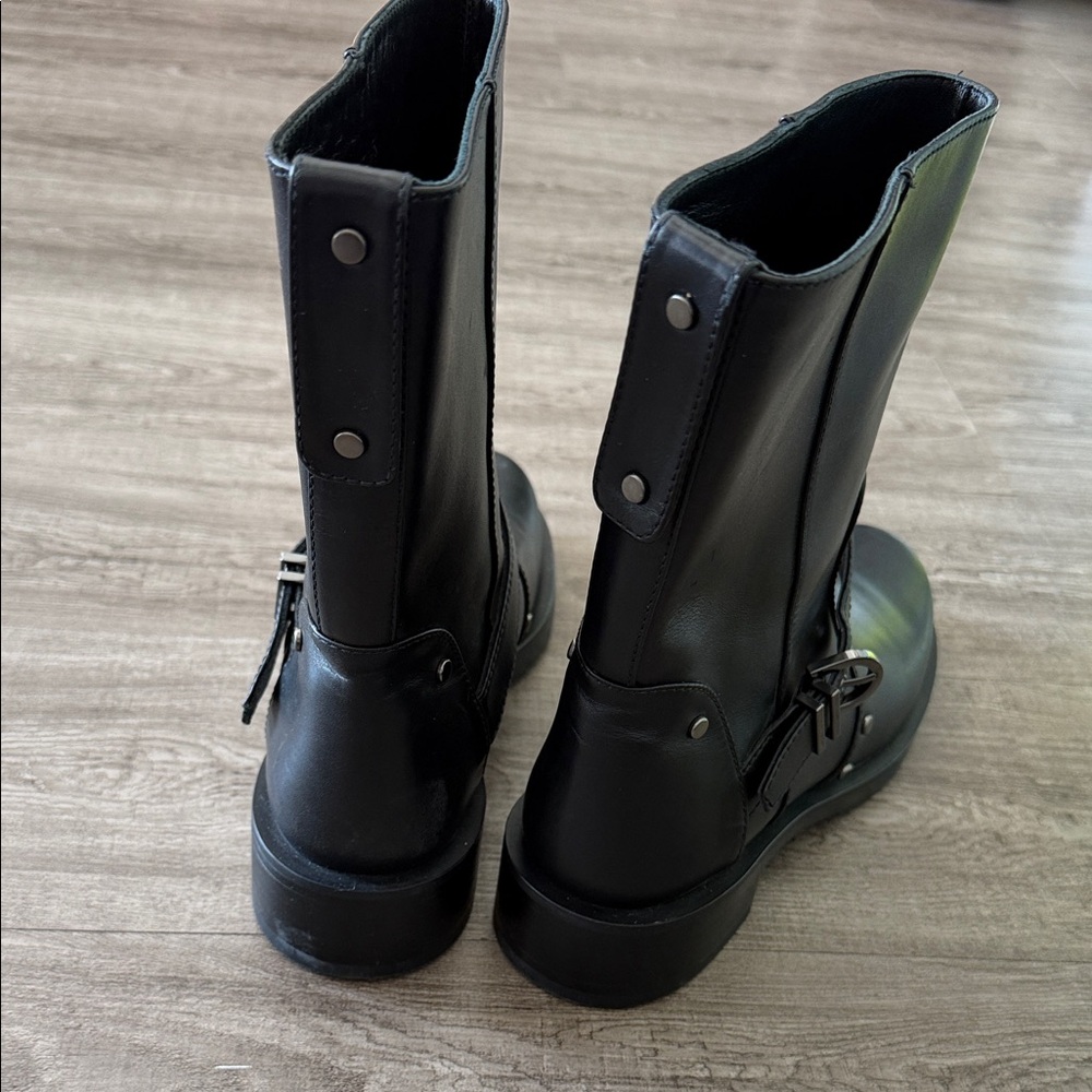 Stuart WEITZMAN
Maverick buckled leather ankle boots - Picture 6 of 9